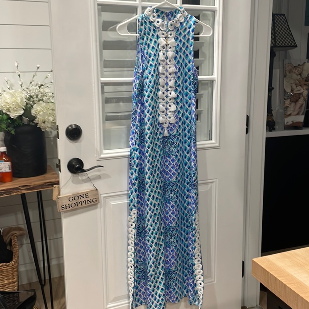 Lilly Pulitzer caftan size 00! But it fits like a 2-4!